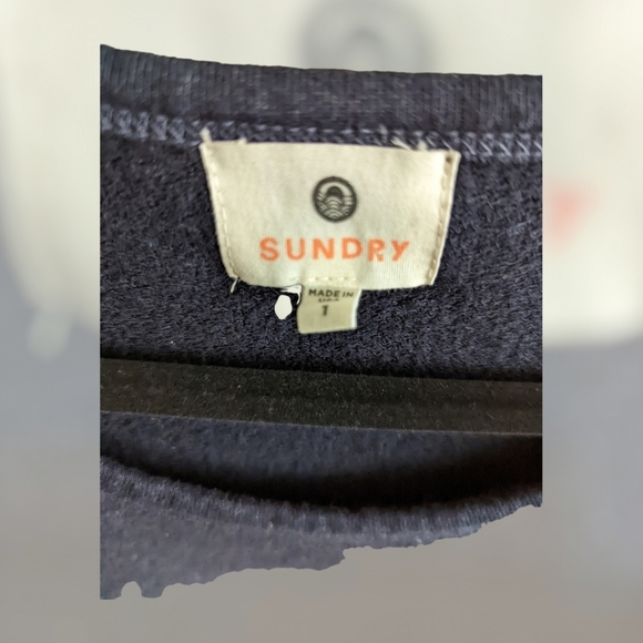 Sundry Crewneck - Picture 3 of 3
